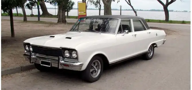 Weißer Oldtimer – beispielhaftes Ankaufsfahrzeug in Saarlouis